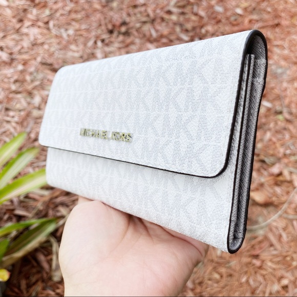 SALE‼️💕NWT Michael Kors Trifold Wallet MK - Picture 2 of 3